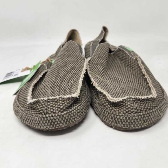 New men\'s 8 Sanuk Rounder slip on shoes in brown